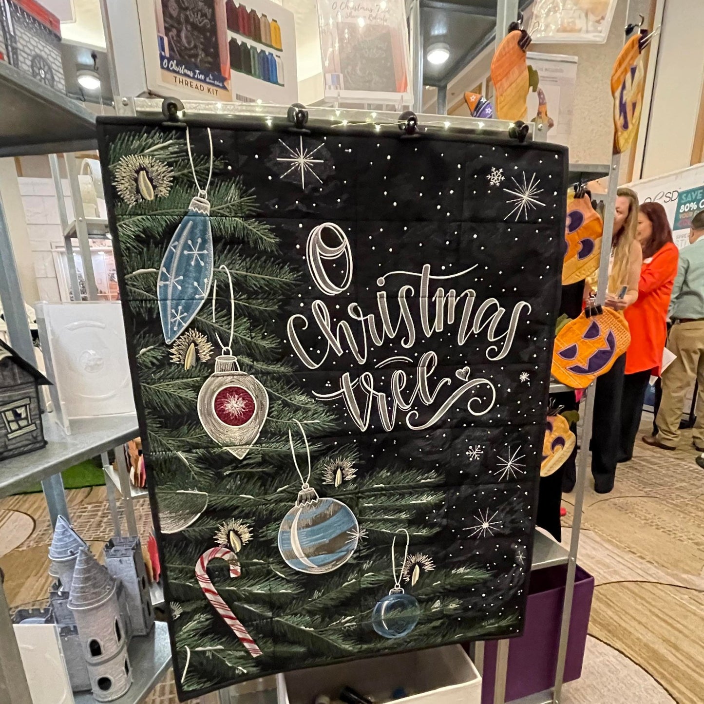 O Christmas Tree Tiling Scene USB