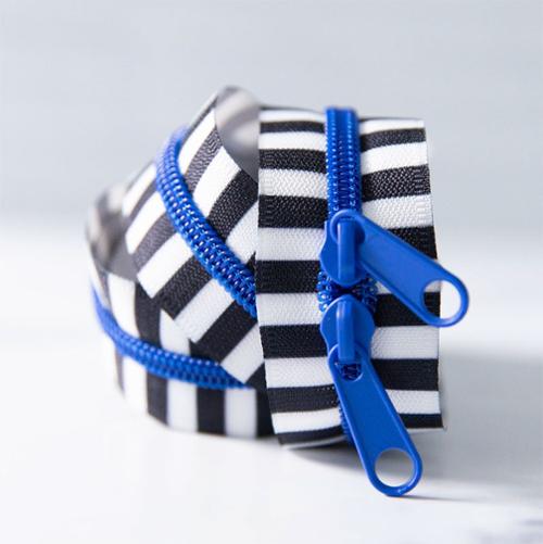 Zipper 30" - Black  White Blue