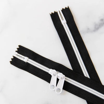 Zipper 30" - Black & White